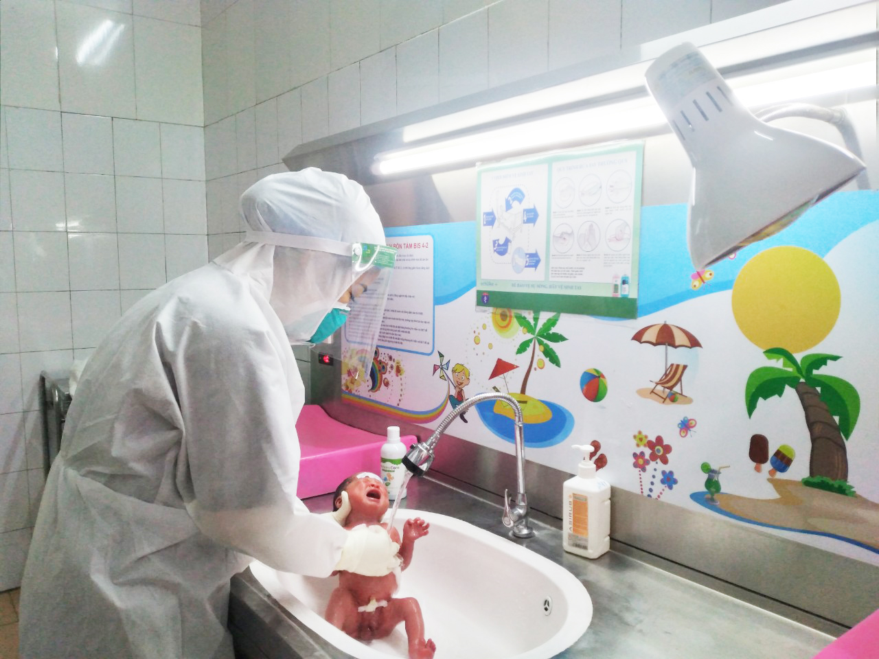 BỆNH VIỆN KIẾN AN ĐƯA “KHU ĐIỀU TRỊ SẢN PHỤ KHOA COVID” VÀO HOẠT ĐỘNG