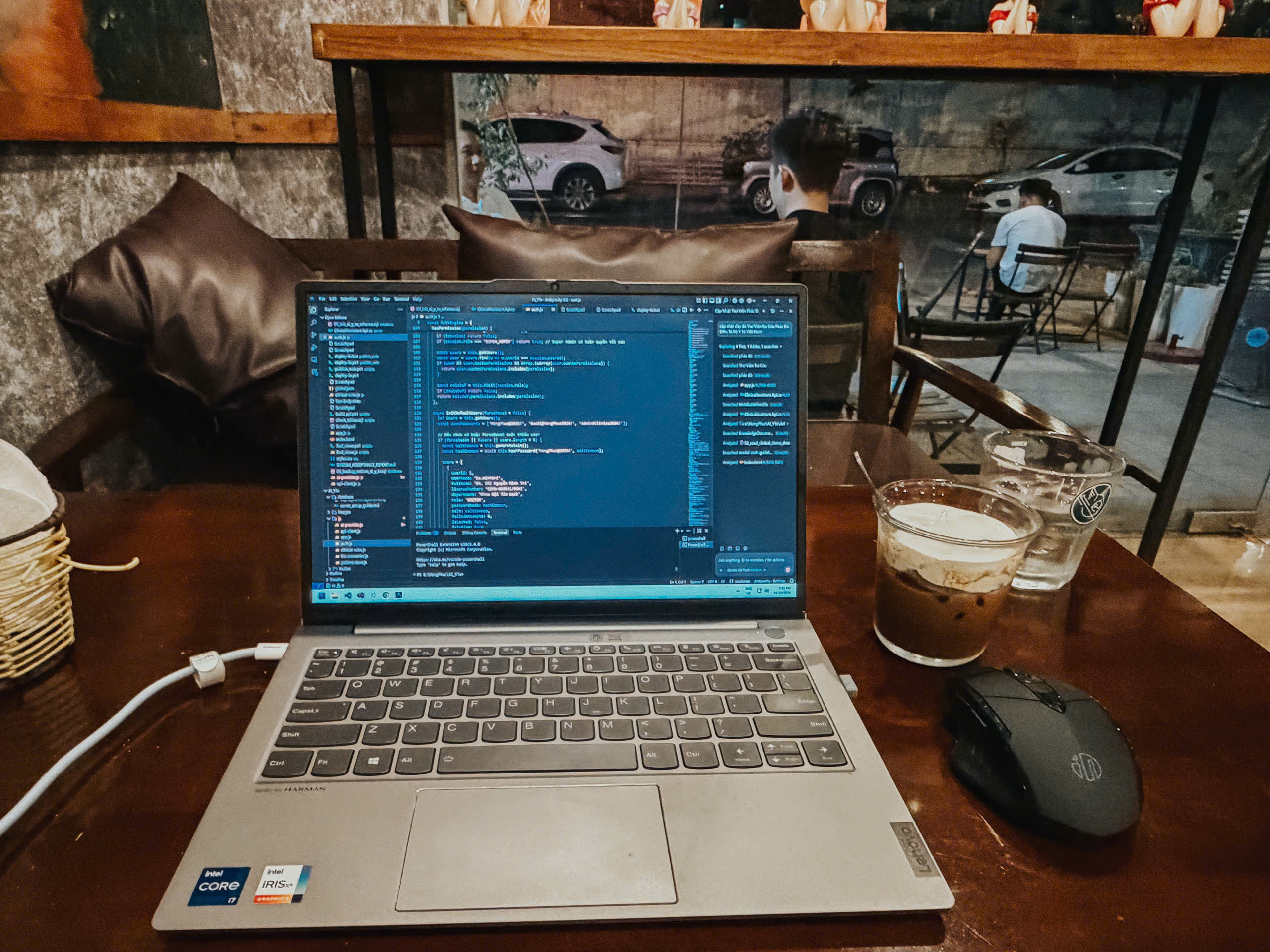 Chuyện đi cà phê: Chill đâu không thấy, chỉ thấy deadline dí!