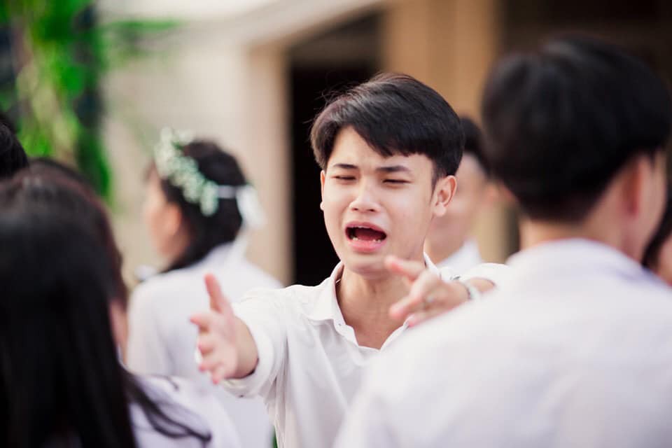 Nam sinh tỏ tình với bạn cùng lớp nhân ngày cuối năm học, cái kết buồn hiu :(((